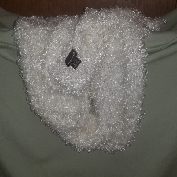 SCARF - Picture 2 of 5